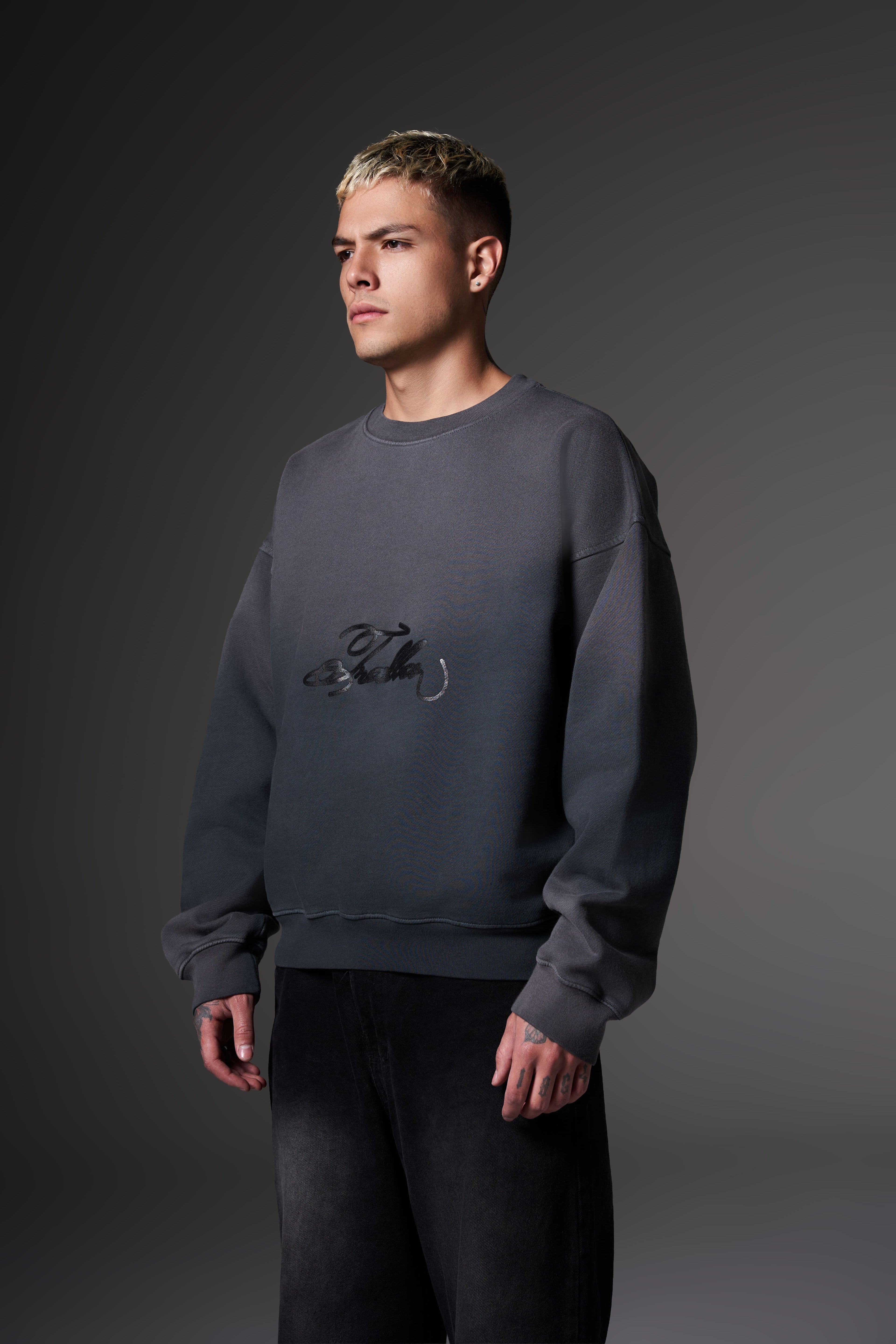 INVISIBLE LOGO CREWNECK