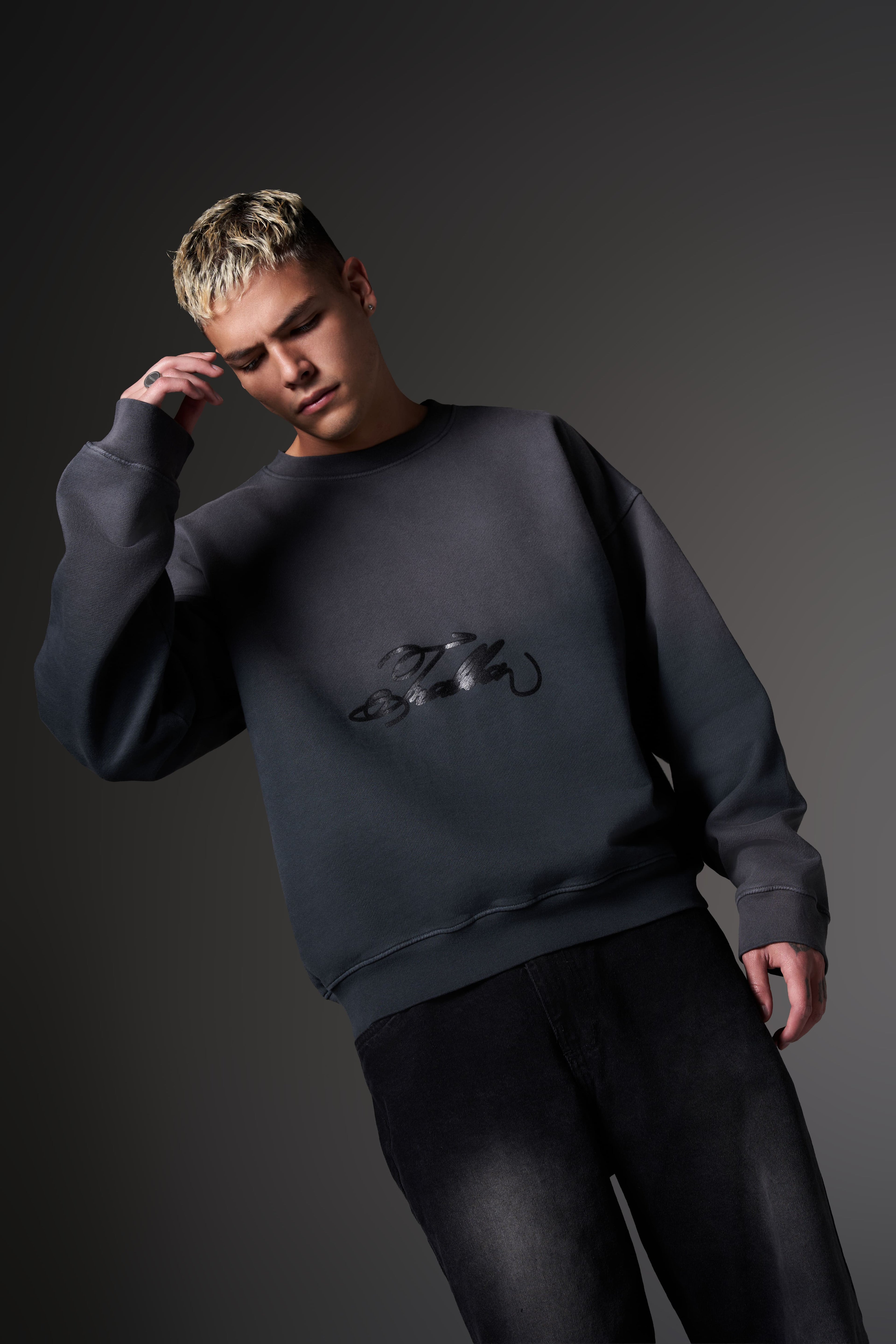 INVISIBLE LOGO CREWNECK